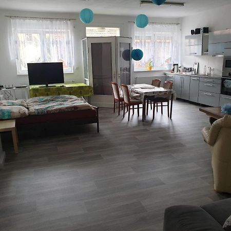 Einraum-Ferienwohnung 46m2 Eisenhüttenstadt-Diehlo Exterior foto