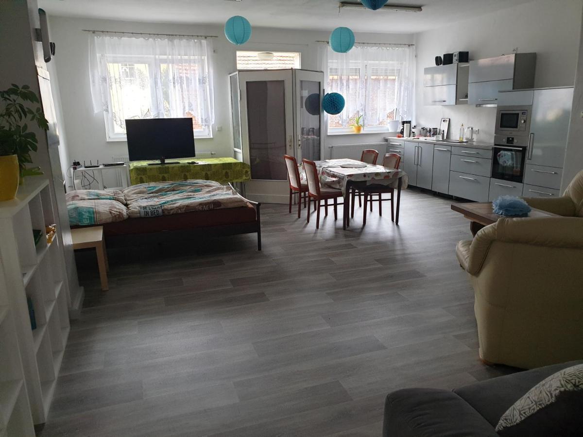 Einraum-Ferienwohnung 46m2 Eisenhüttenstadt-Diehlo Exterior foto